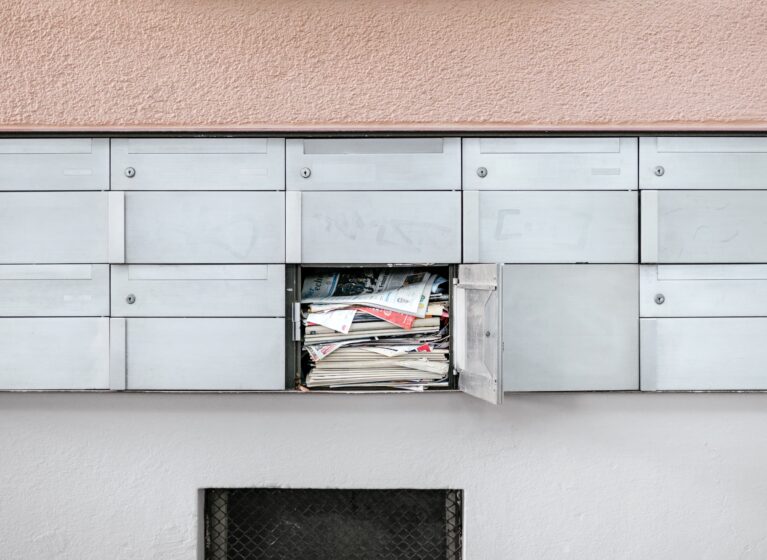 Voller Briefkasten
